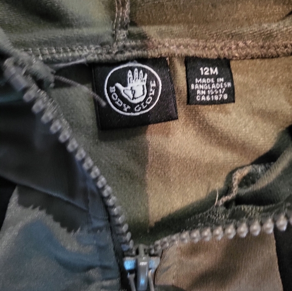 LOT OF 4 PCS BOYS (3) FULL-ZIP HOODED JACKETS (1) VEST ALL SZ 12 MONTH EXC COND - Picture 8 of 10